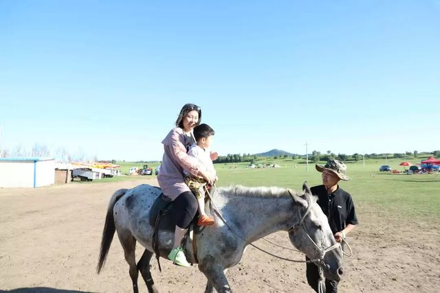 乾港集團(tuán)高層草原自駕游 乾港集團(tuán)高層草原自駕游