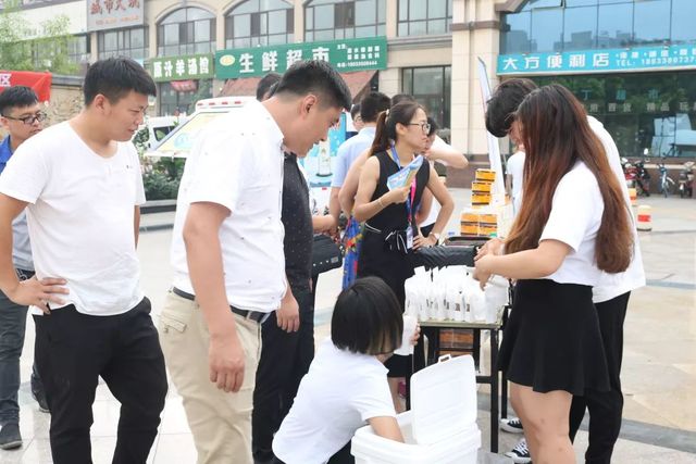 附近居民對集團(tuán)項(xiàng)目進(jìn)行咨詢