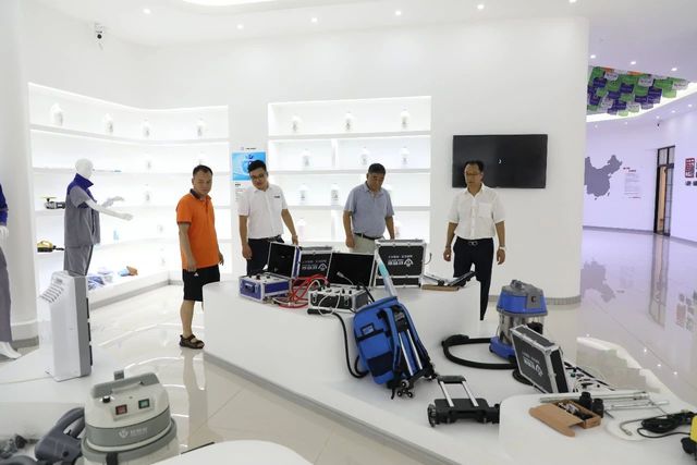 中國科學(xué)院專家參觀乾港集團 中國科學(xué)院專家參觀乾港集團