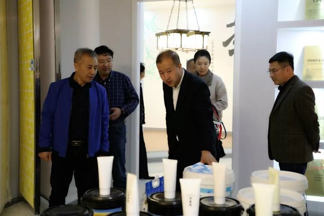 總工會(huì)領(lǐng)導(dǎo)蒞臨乾港 總工會(huì)領(lǐng)導(dǎo)蒞臨乾港